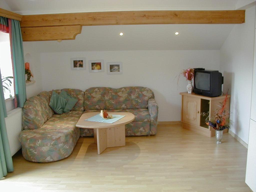 Ferienwohnung Maria Gstatter ซังต์ มาร์ติน อัม เทนเนนเกอเบียร์เกอ ห้อง รูปภาพ